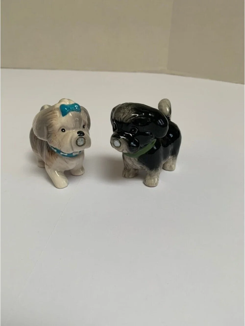 Salt and Pepper Shakers Shih Tzu Kissing Dogs